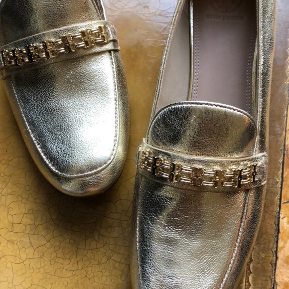 Tory Burch Shoes - NWT Tory Burch SZ 11 Gemini Link gold loafers.